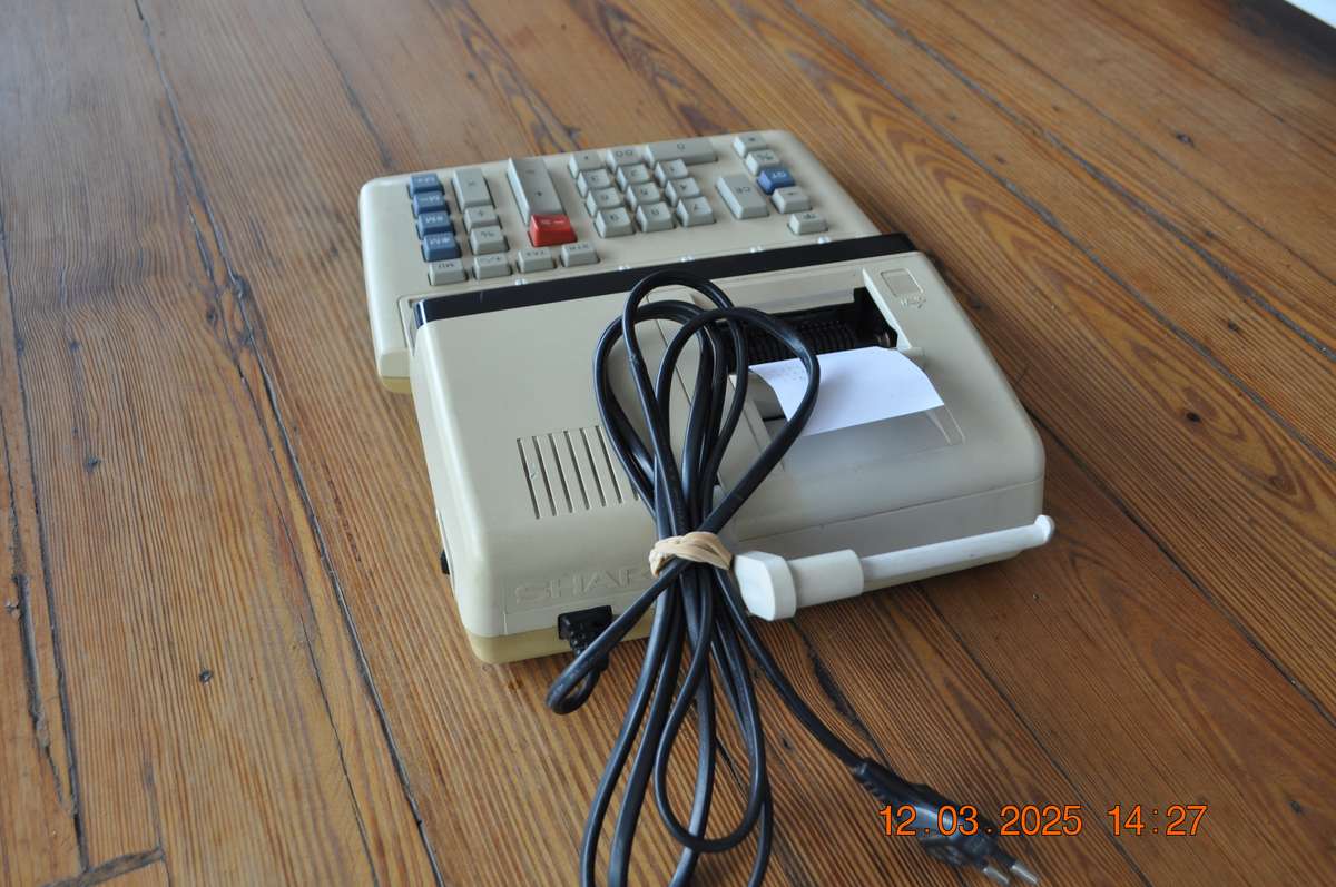 Sharp 12 Digit Desktop Adding Machine Calculator (needs ink)