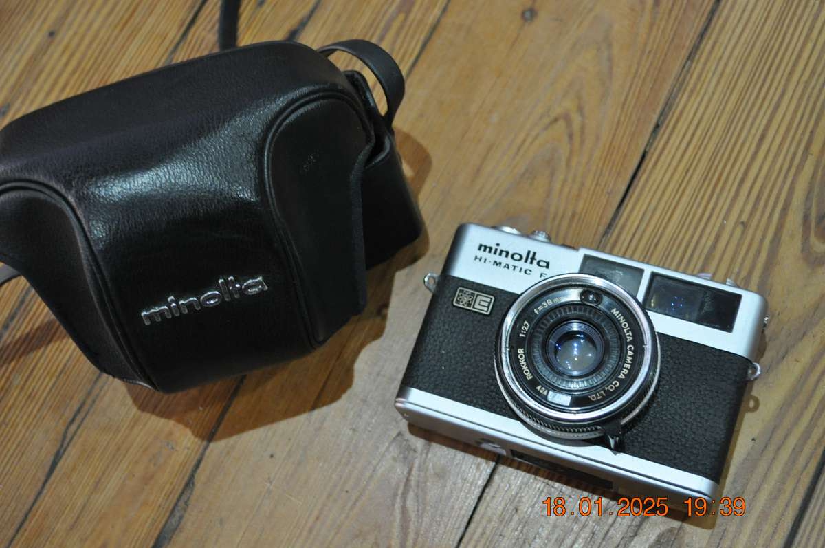 Minolta Hi-Matic F 35mm Film Camera (for parts)