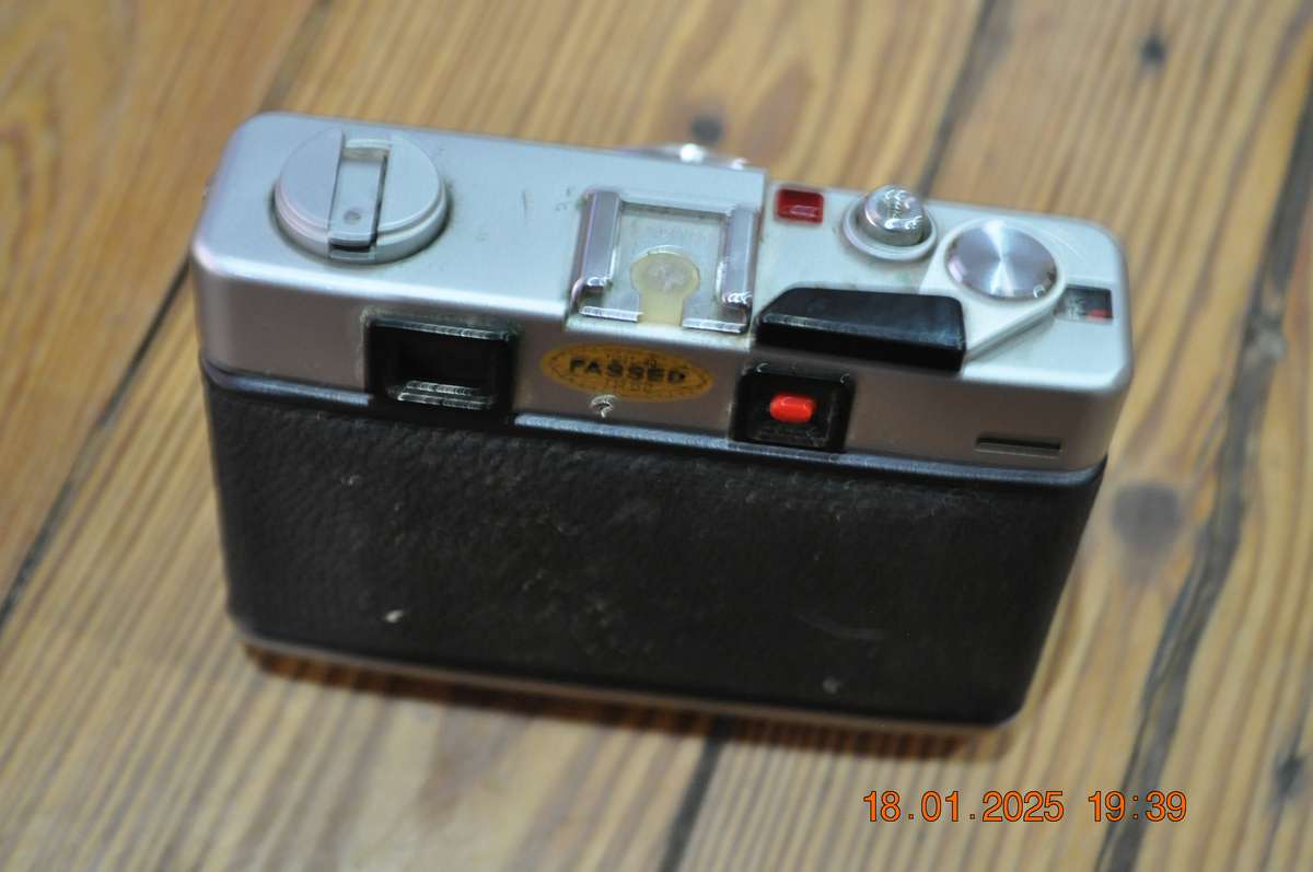 Minolta Hi-Matic F 35mm Film Camera (for parts)
