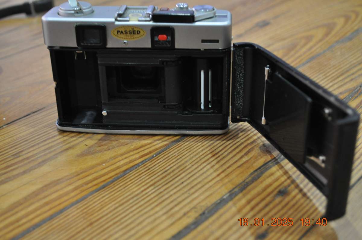 Minolta Hi-Matic F 35mm Film Camera (for parts)