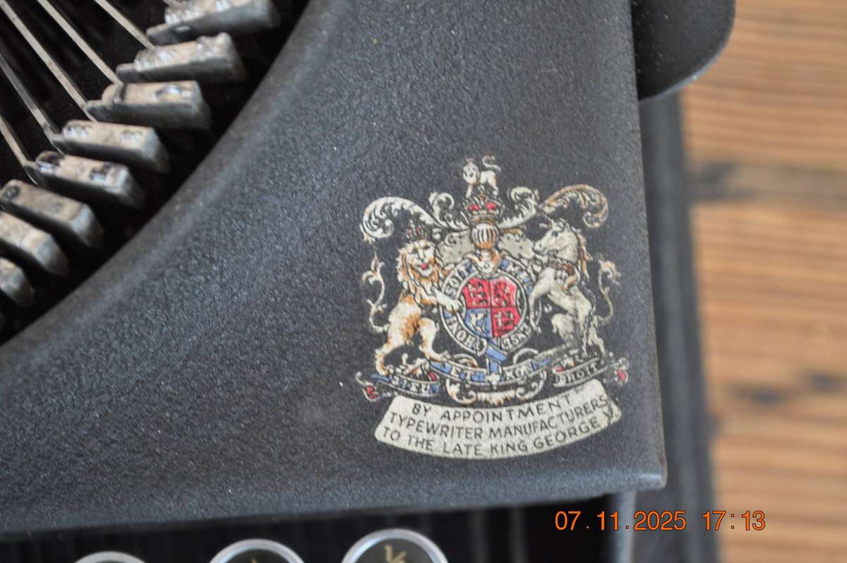 Vintage Imperial Typewriter (tested working)