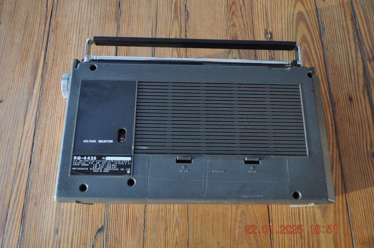 Vintage National Panasonic Radio Cassette (selling as is)