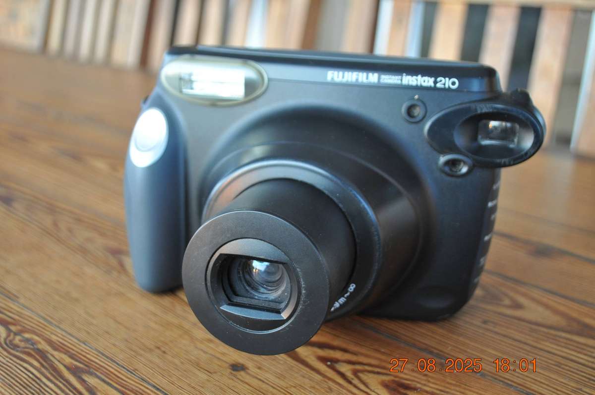 Fijifilm Instant Camera Instax 210 (as is)