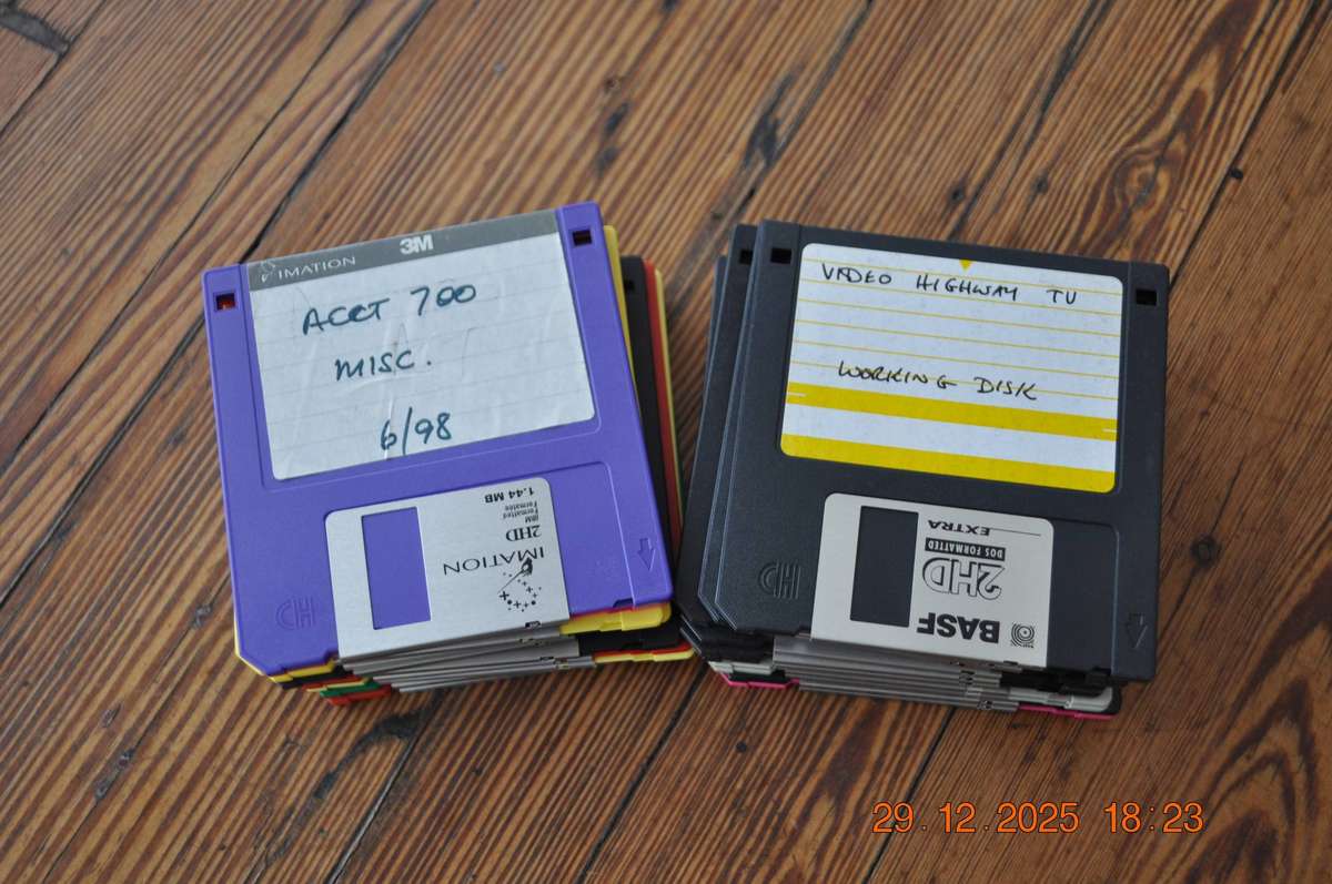 Vintage 3.5 inch Floppy Disks (20 in total)