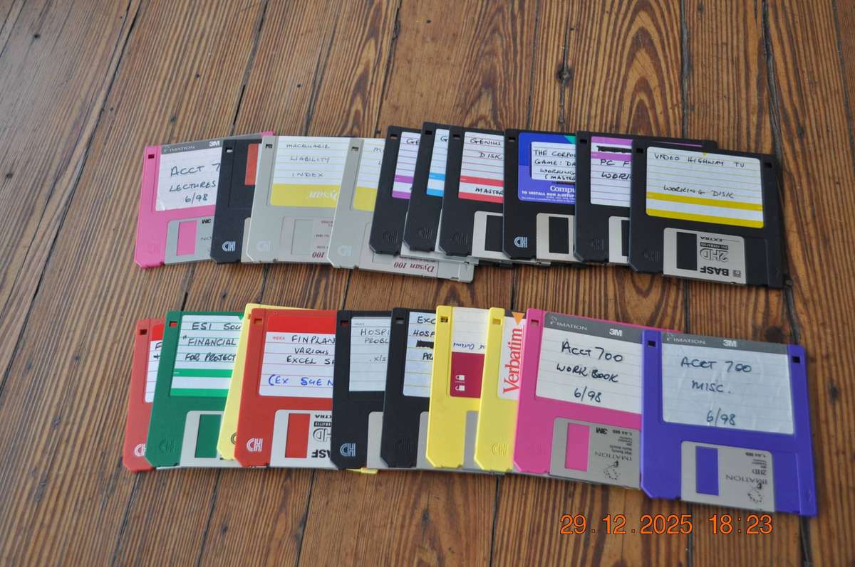 Vintage 3.5 inch Floppy Disks (20 in total)