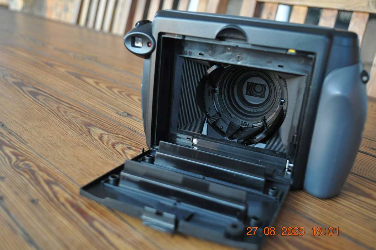 Fijifilm Instant Camera Instax 210 (as is)