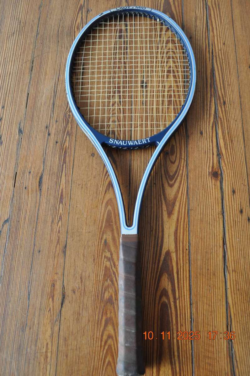Vintage Snauwaert Lady Mid Tennis Racket