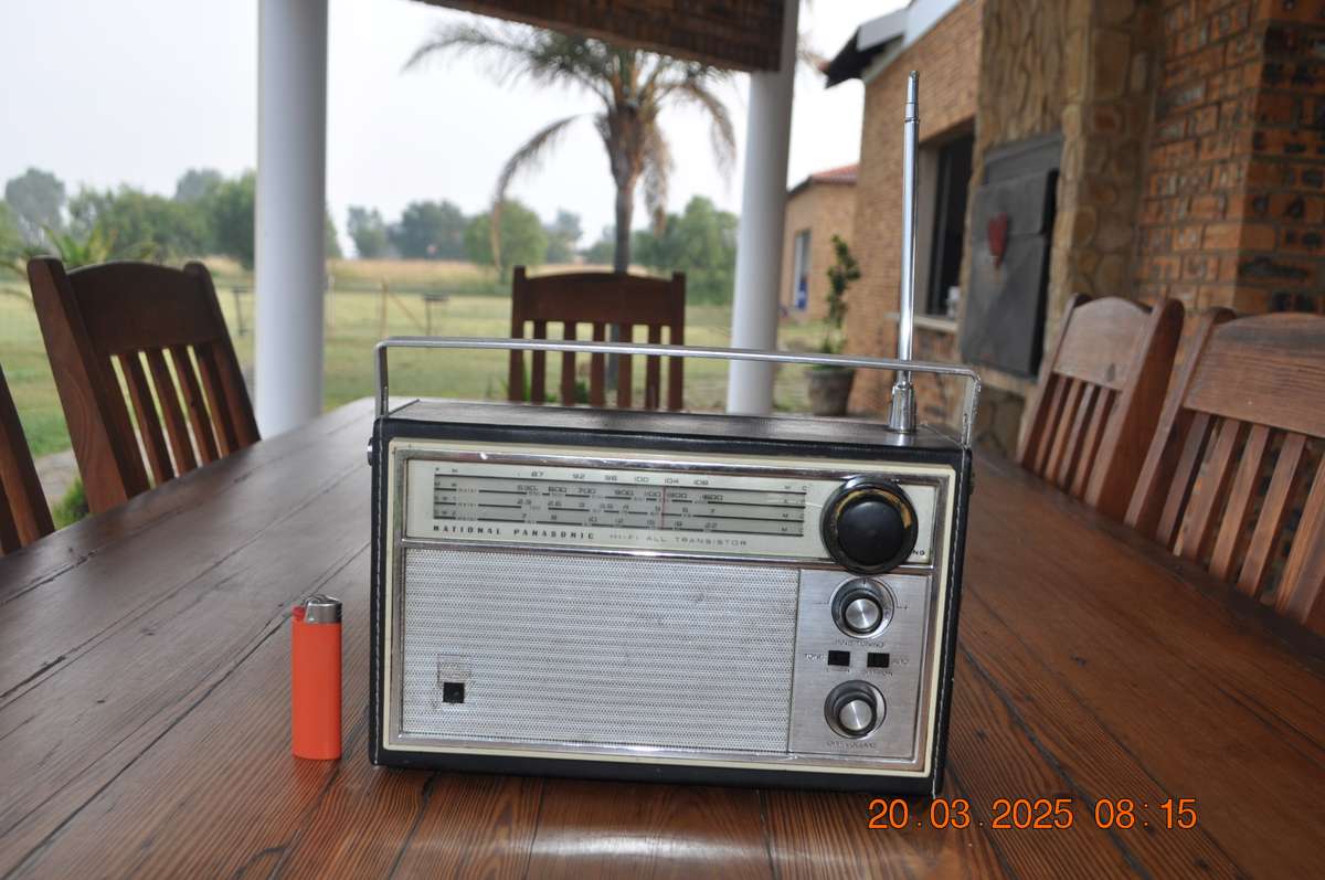 Vintage National Panasonic FM/AM Transistor Radio