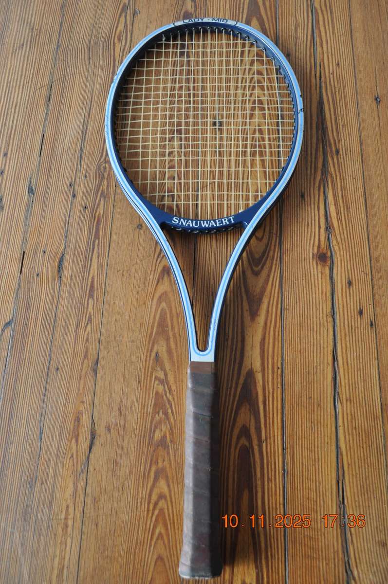 Vintage Snauwaert Lady Mid Tennis Racket