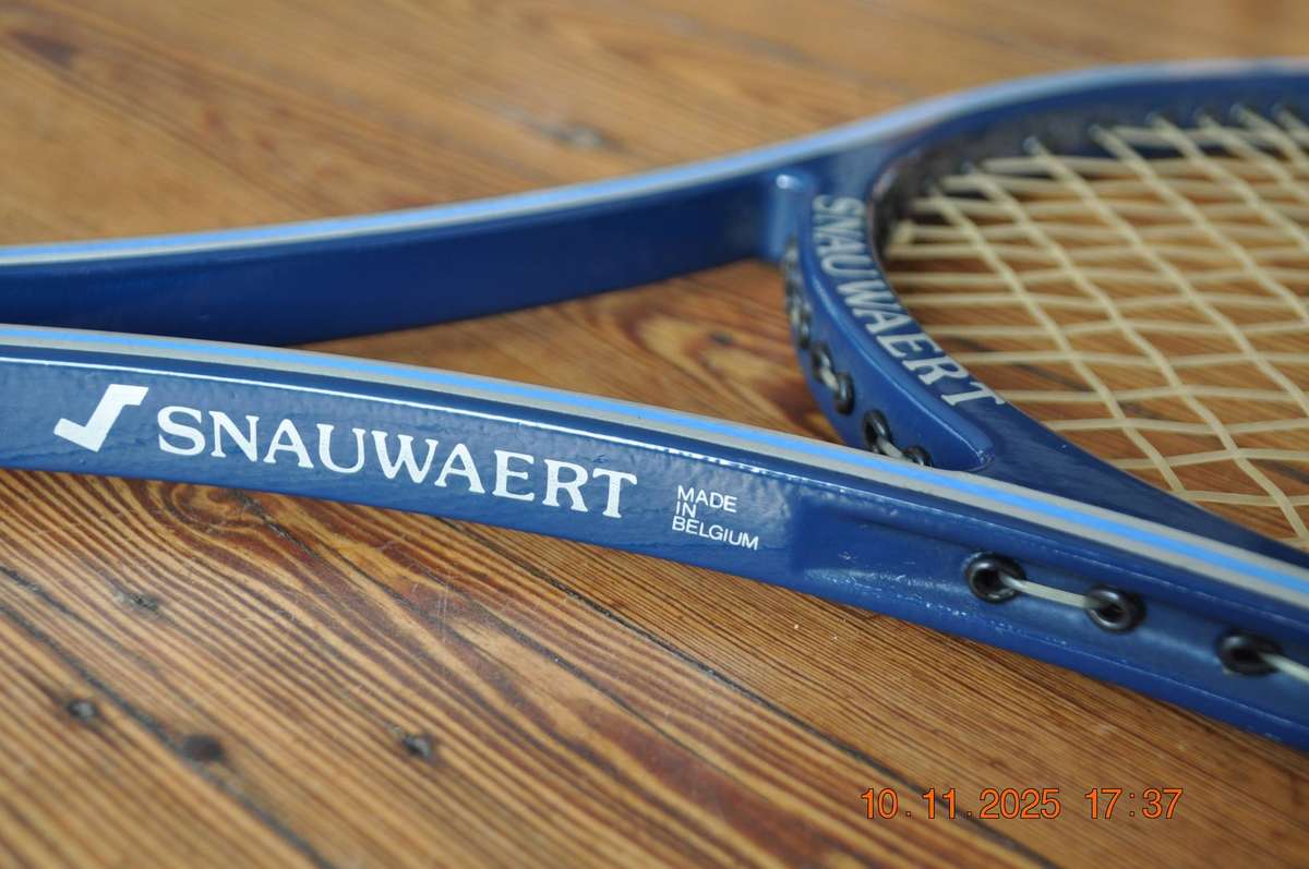 Vintage Snauwaert Lady Mid Tennis Racket