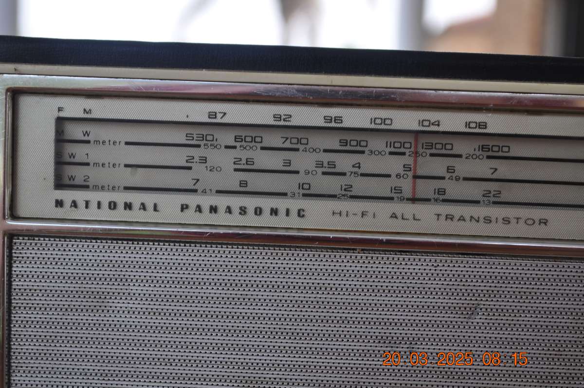 Vintage National Panasonic FM/AM Transistor Radio
