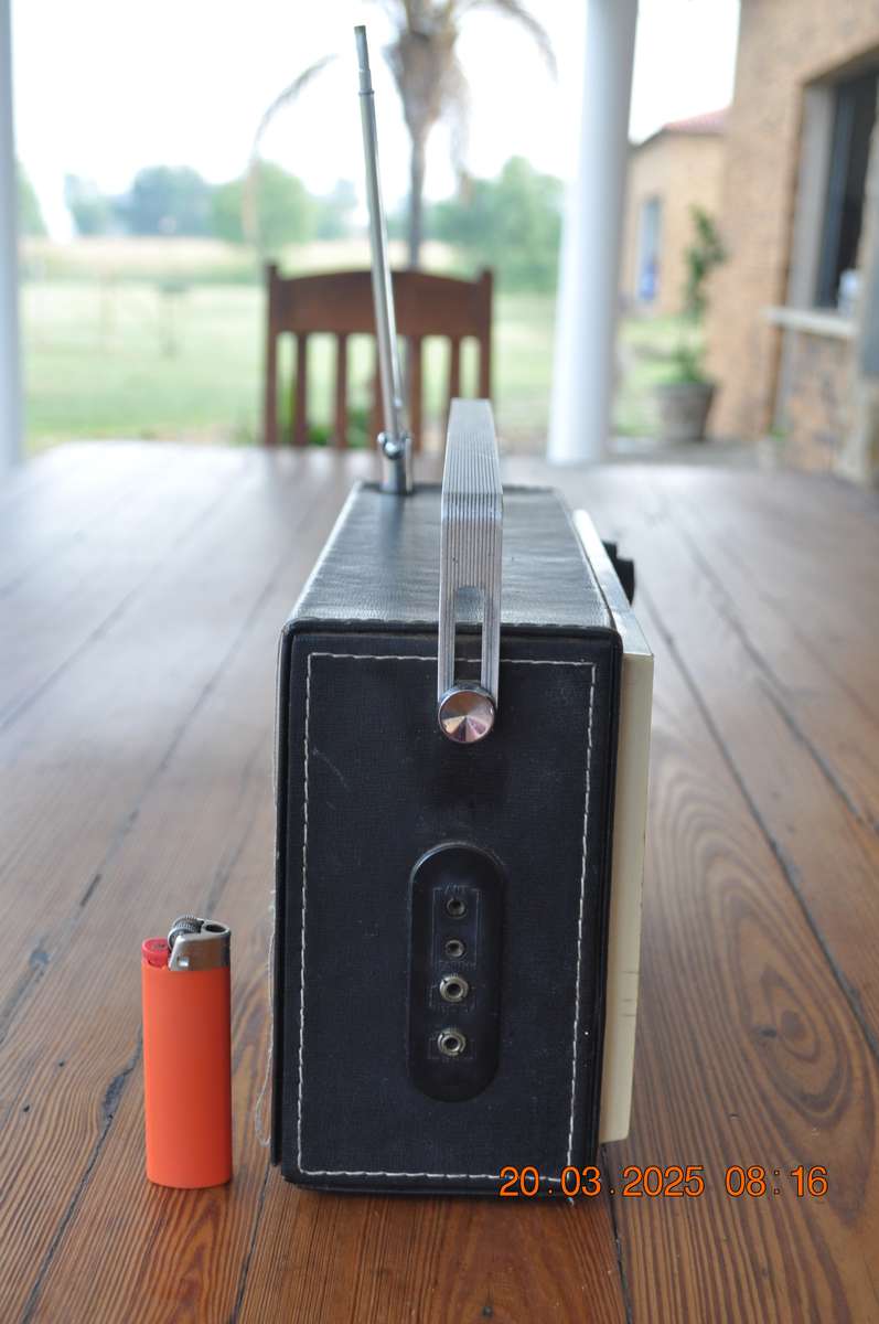 Vintage National Panasonic FM/AM Transistor Radio