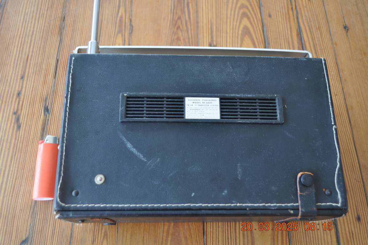 Vintage National Panasonic FM/AM Transistor Radio