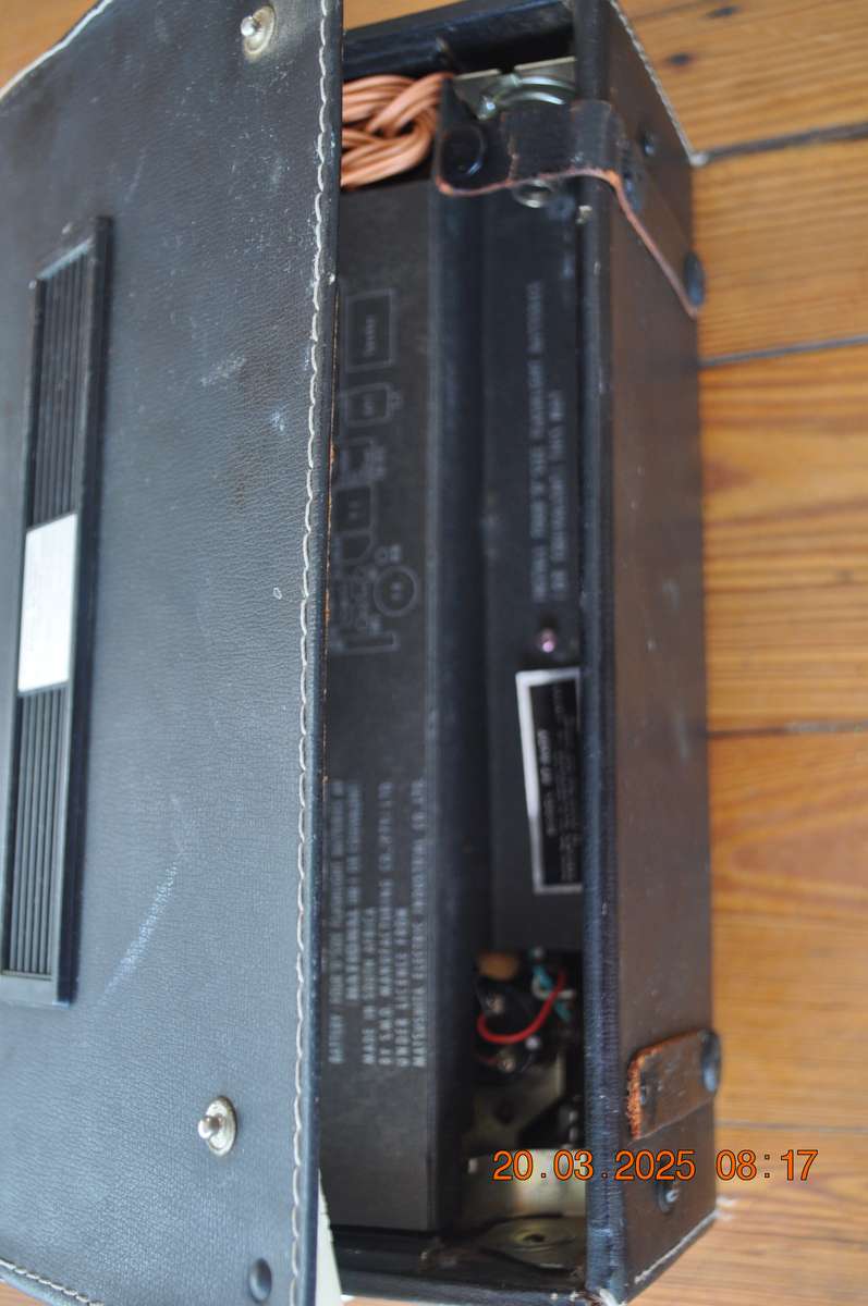 Vintage National Panasonic FM/AM Transistor Radio