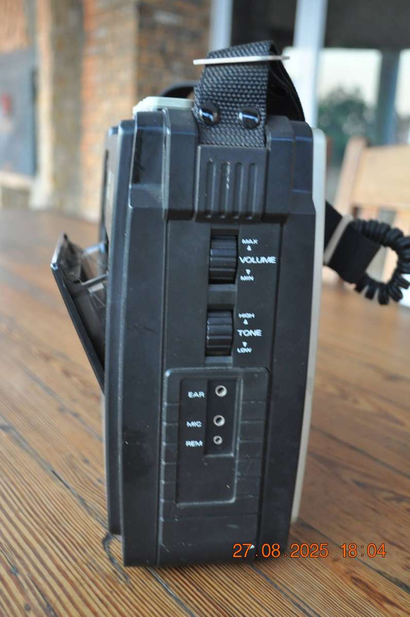 Vintage Sanyo Cassette Player M3000