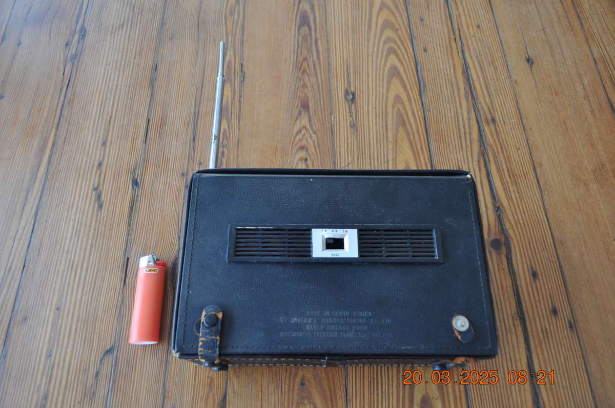Vintage National Panasonic FM/AM 3 Band Transistor Radio