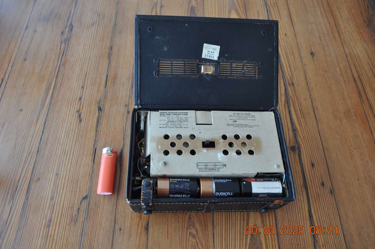 Vintage National Panasonic FM/AM 3 Band Transistor Radio