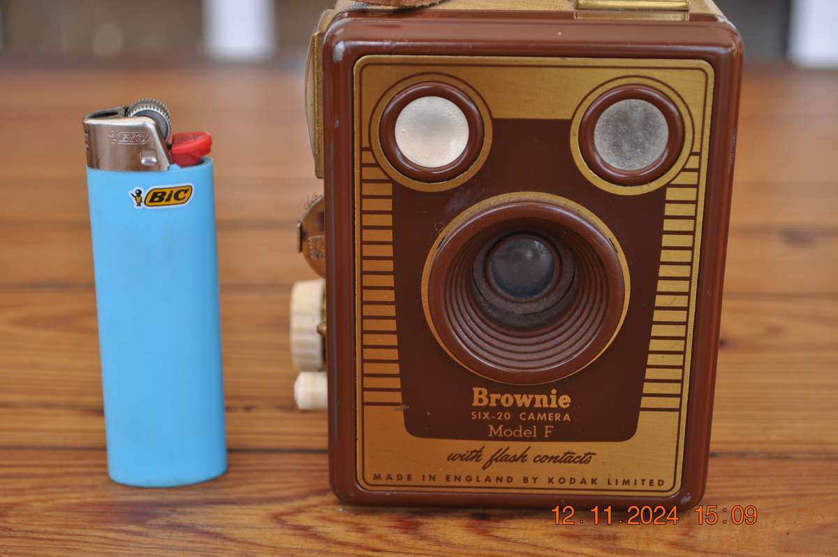 Brownie Six-20 Model F Camera