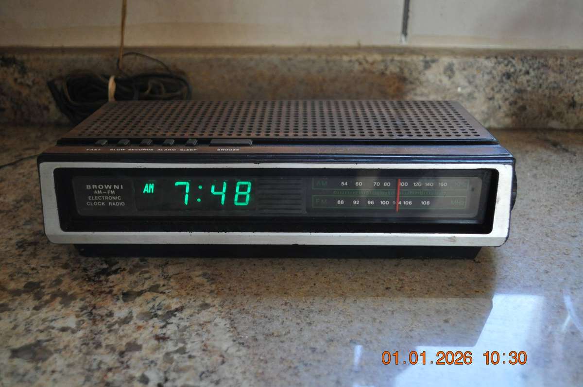 Vintage Browni Wood Grain Bedside FM Radio