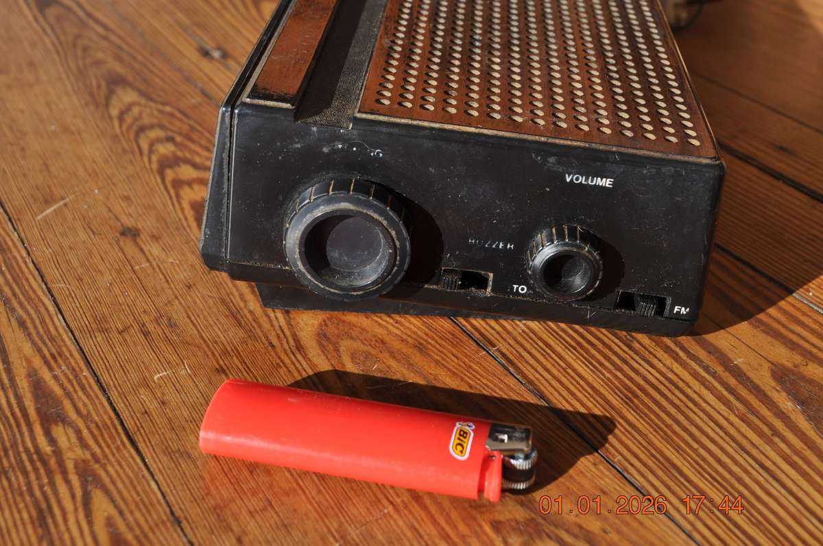 Vintage Browni Wood Grain Bedside FM Radio