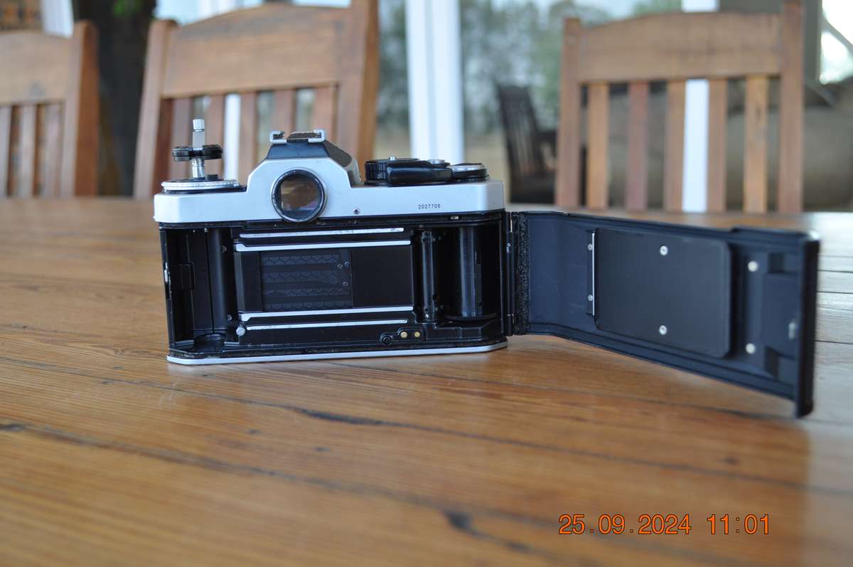 Nikon FE2 35mm Film Camera Lens Nikon 50mm 1:1.8