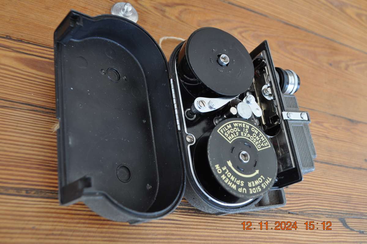 Vintage Cinemaster II Model G-8 8mm Movie Camera