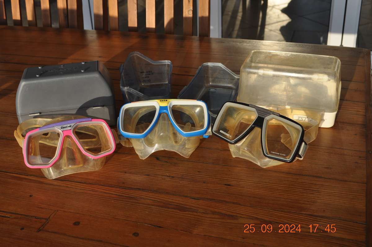 Old School Scuba Diving Masks Mares Cressi