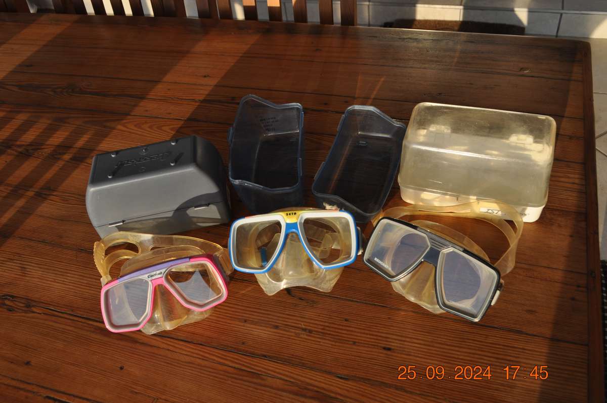 Old School Scuba Diving Masks Mares Cressi