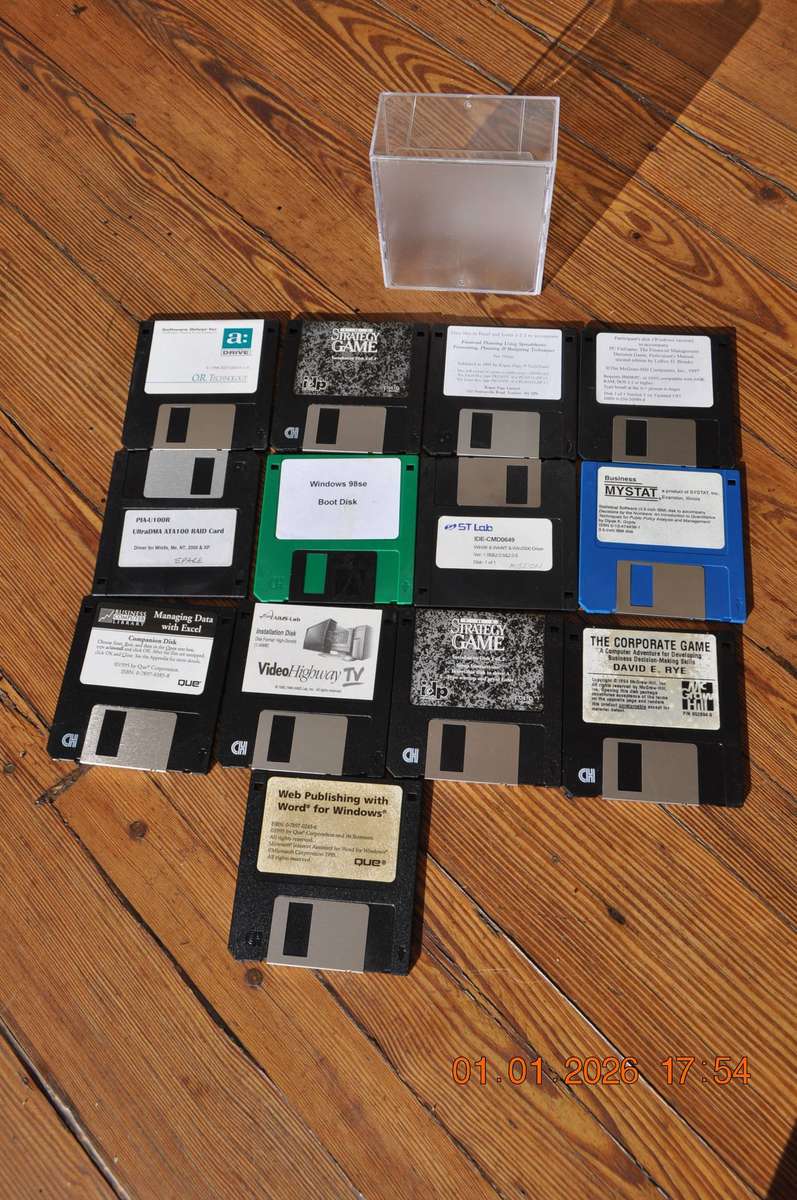Vintage Computer Software On 13 Floppy Discs 1.44mb