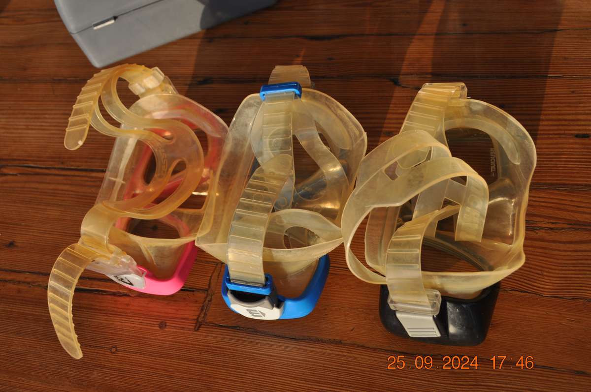 Old School Scuba Diving Masks Mares Cressi