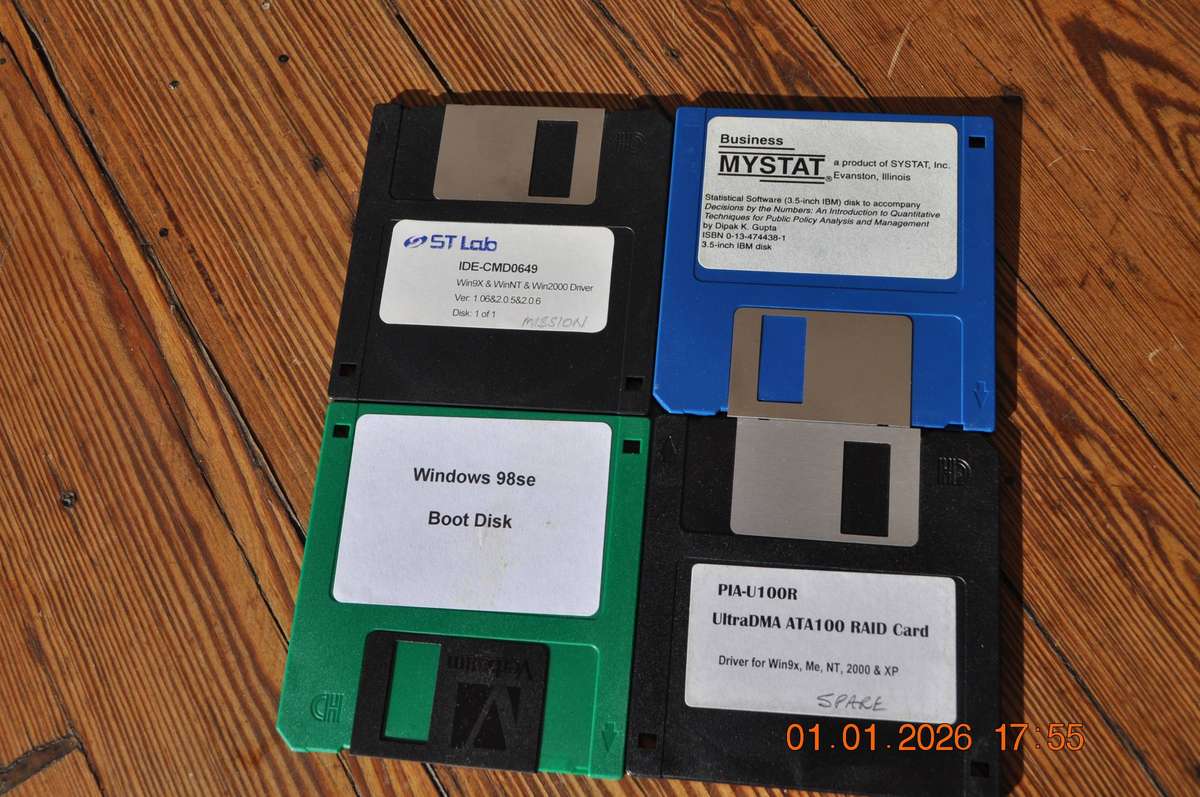 Vintage Computer Software On 13 Floppy Discs 1.44mb