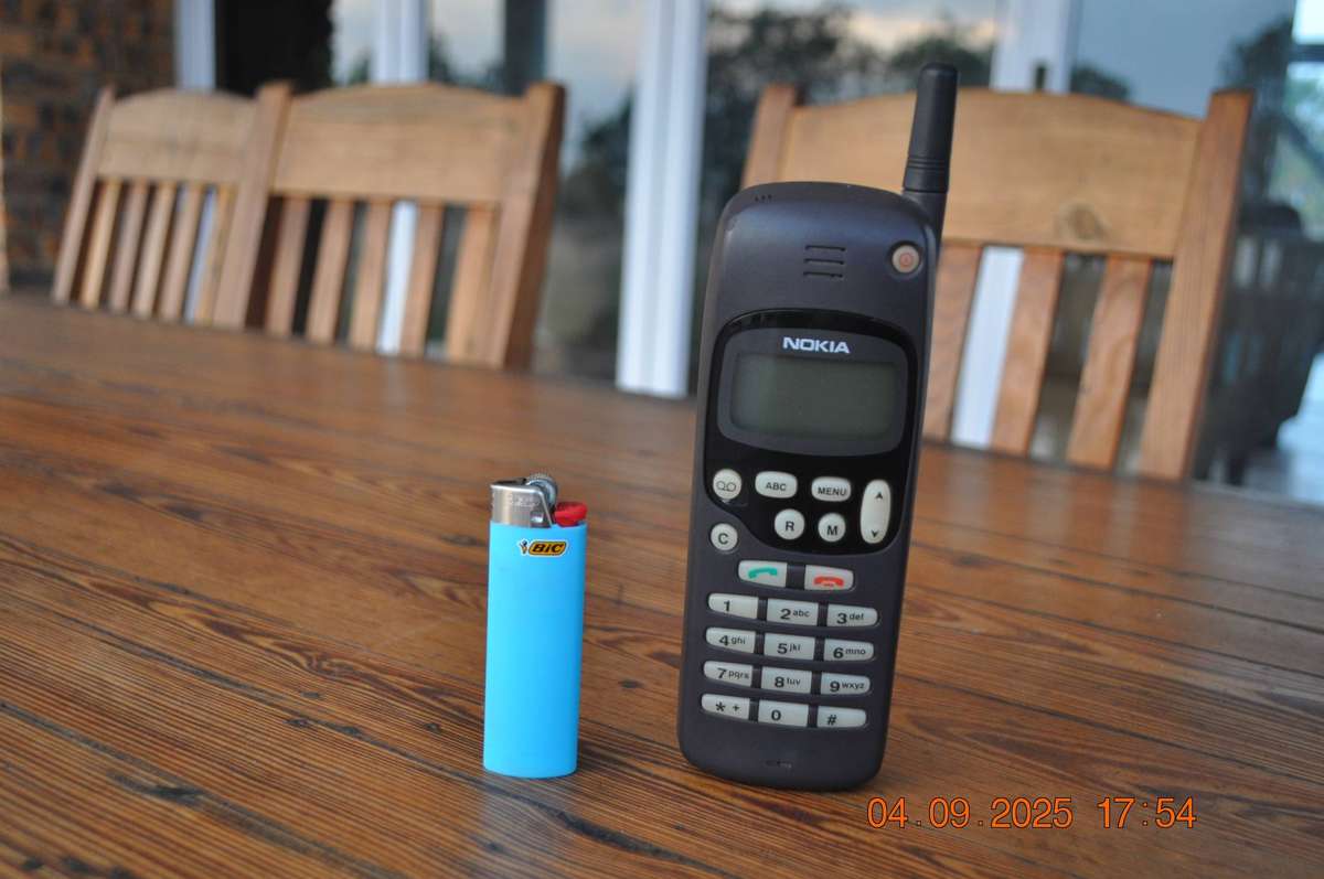 Vintage 1990s Nokia 1610 Cell phone (as is)