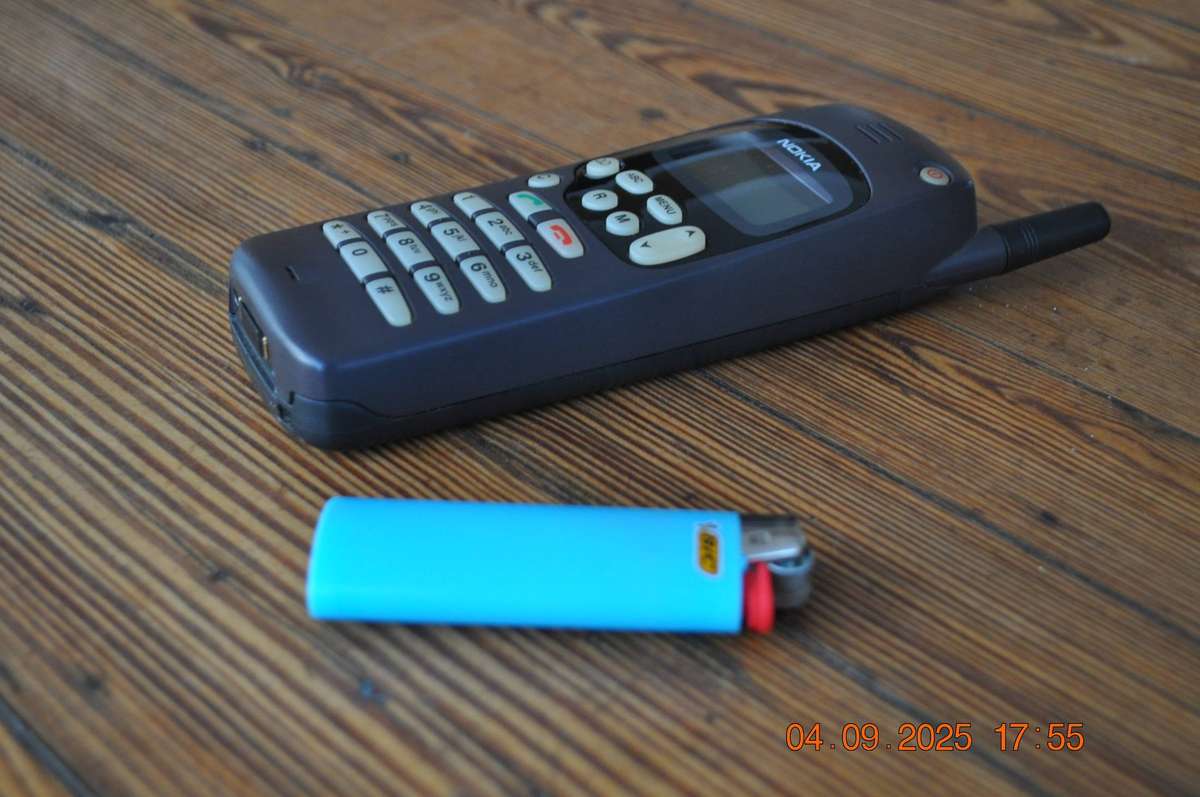 Vintage 1990s Nokia 1610 Cell phone (as is)