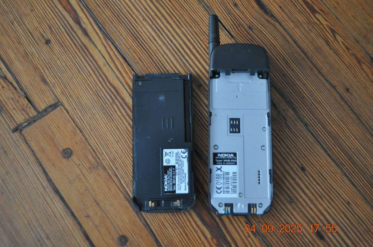 Vintage 1990s Nokia 1610 Cell phone (as is)