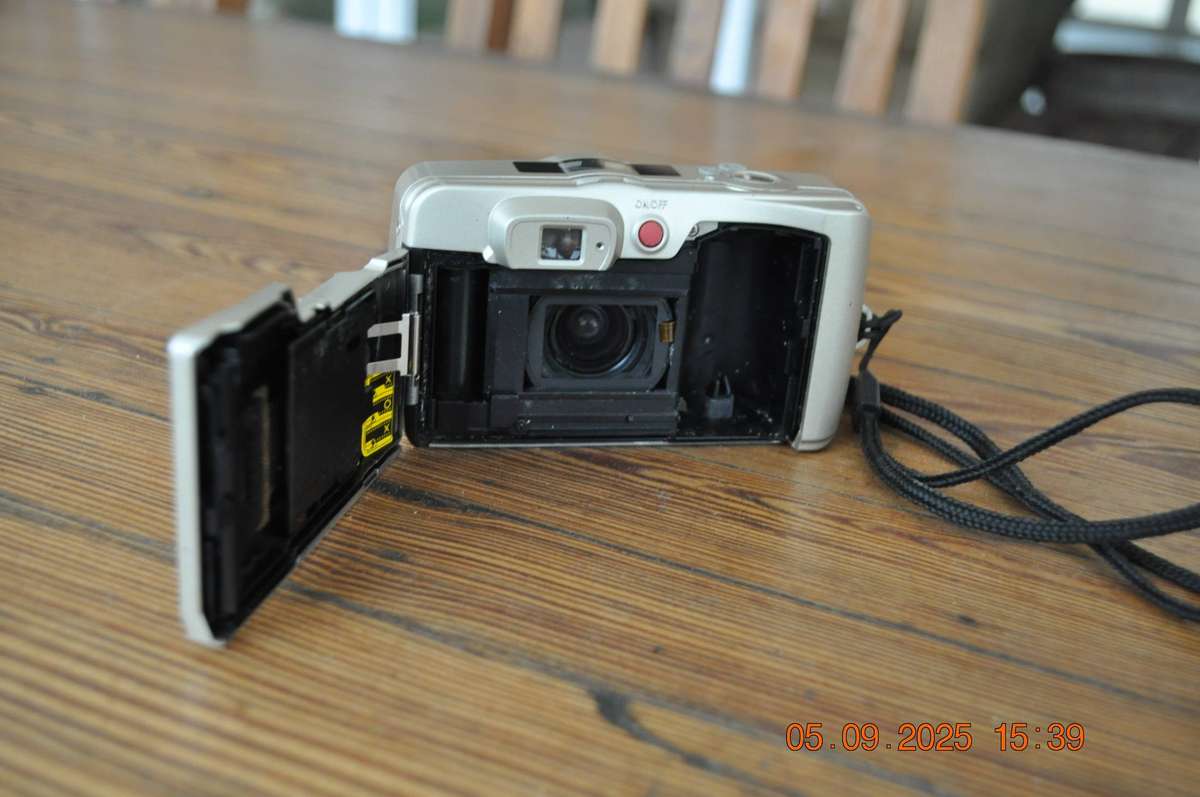 Samsung Fino80XL 35mm Film Camera With Zoom