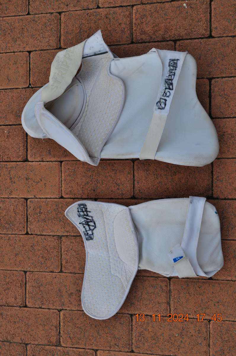 Cricket Aero Stripper P1 Protection Pads