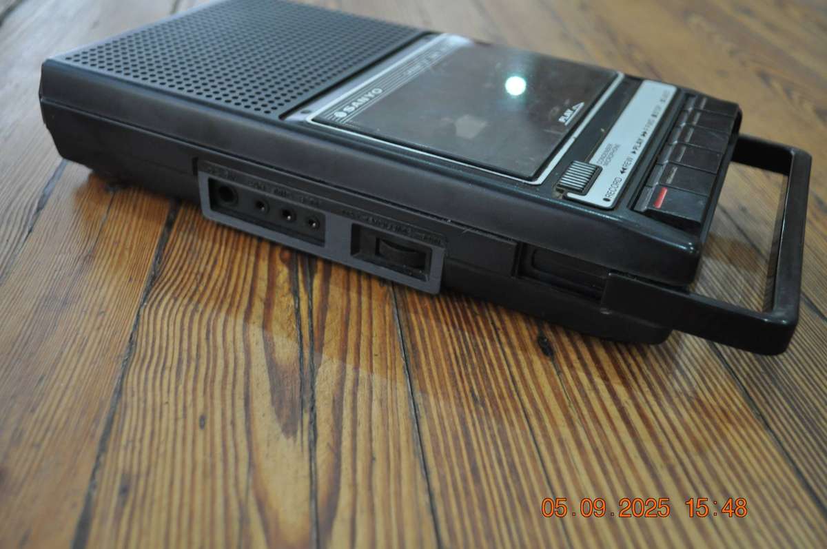 Vintage Sanyo Cassette Recorder (as is)