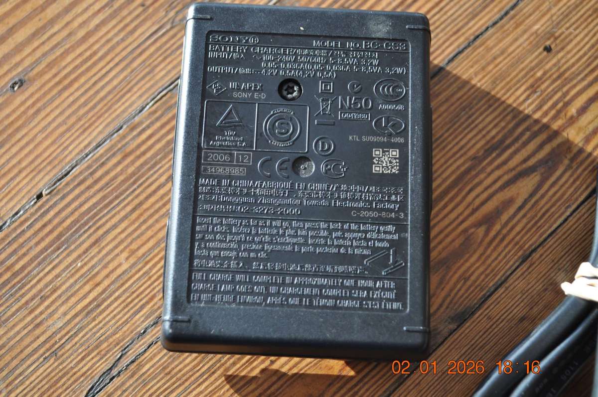 Original Sony BC CS3 Camera Battery Charger