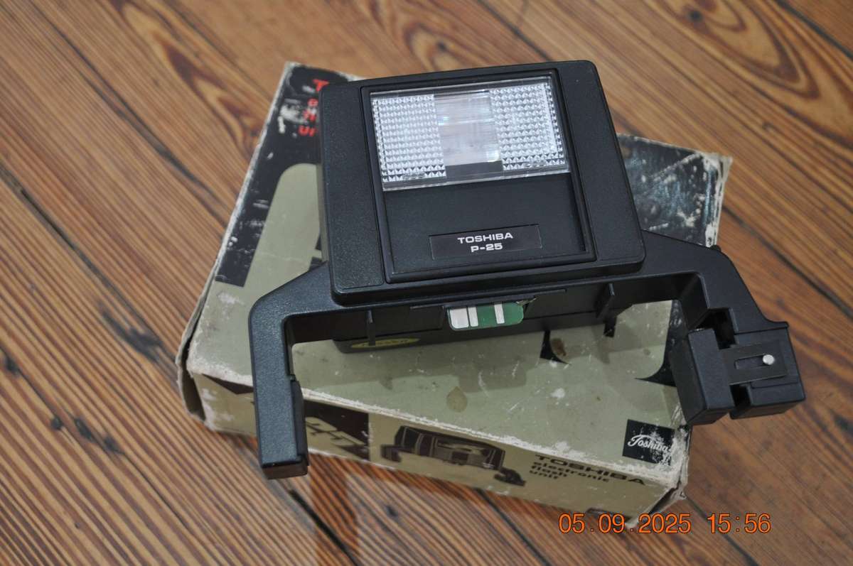 Vintage Toshiba P-25 Flash For Polaroid Land Camera