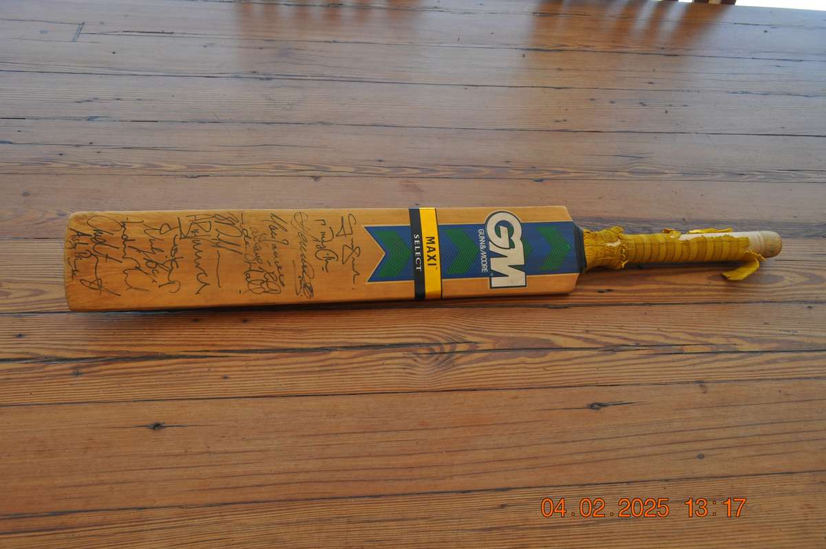 Gunn and Moore Cricket Bat Singed By South Africa