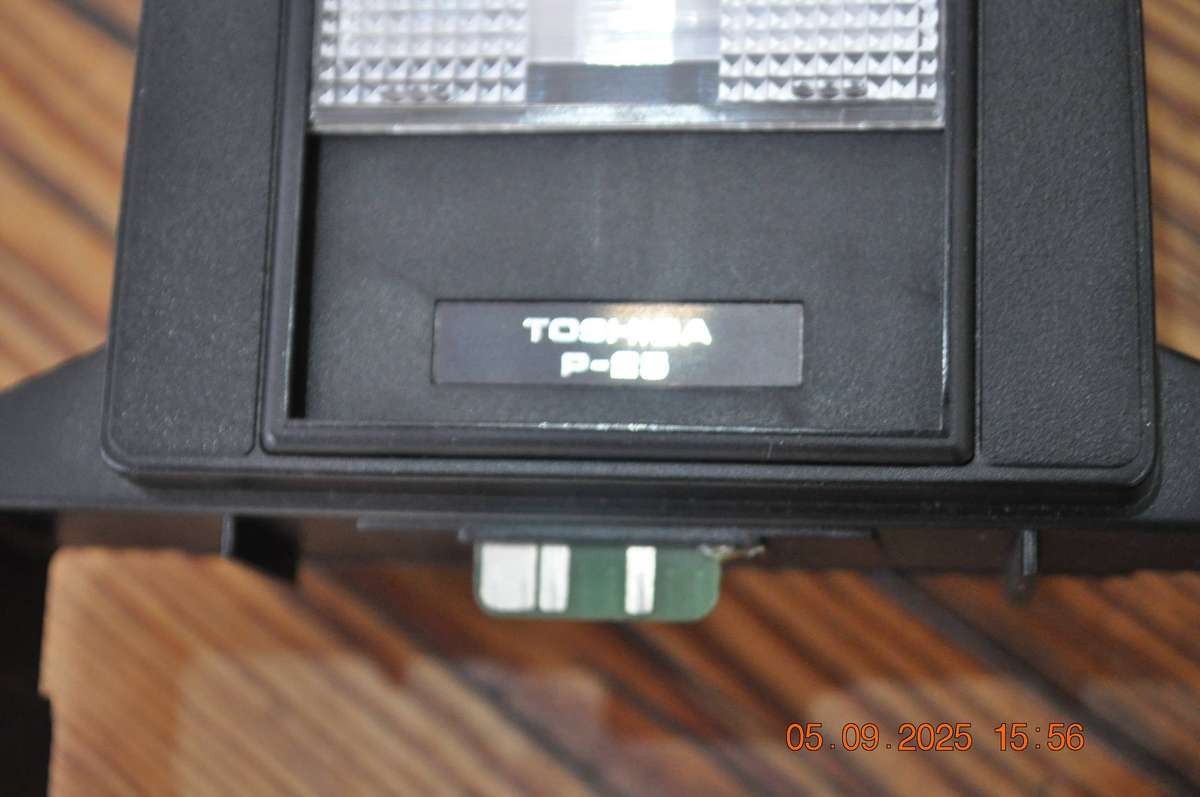 Vintage Toshiba P-25 Flash For Polaroid Land Camera