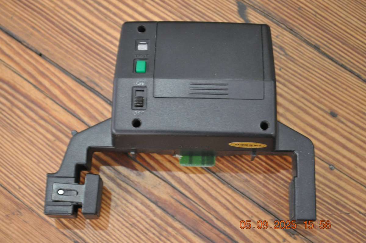 Vintage Toshiba P-25 Flash For Polaroid Land Camera