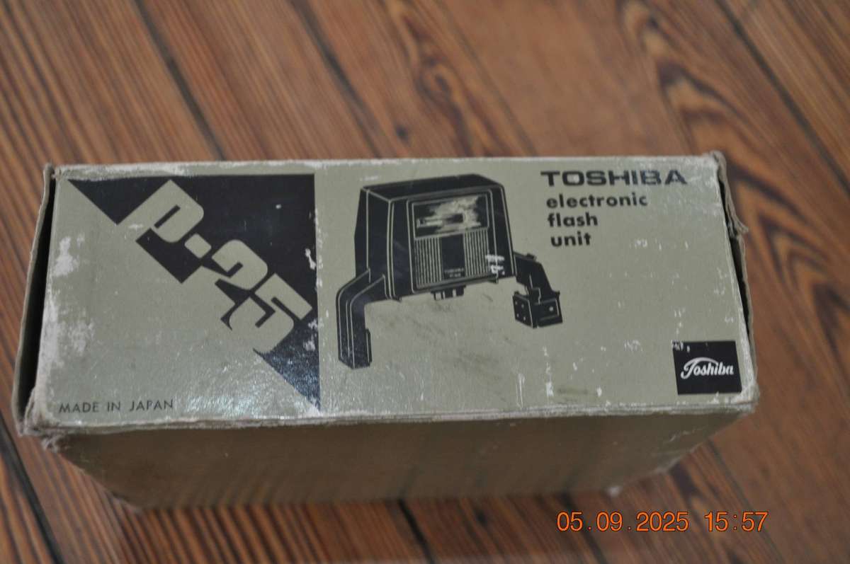 Vintage Toshiba P-25 Flash For Polaroid Land Camera