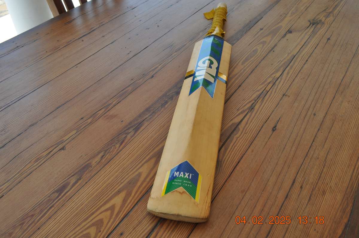 Gunn and Moore Cricket Bat Singed By South Africa