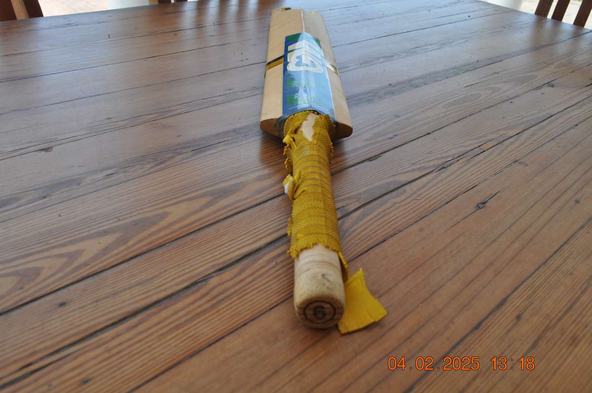 Gunn and Moore Cricket Bat Singed By South Africa