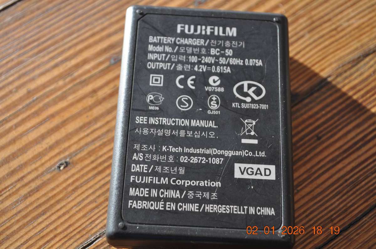 Original Fujifilm BC-50 Camera Battery Charger