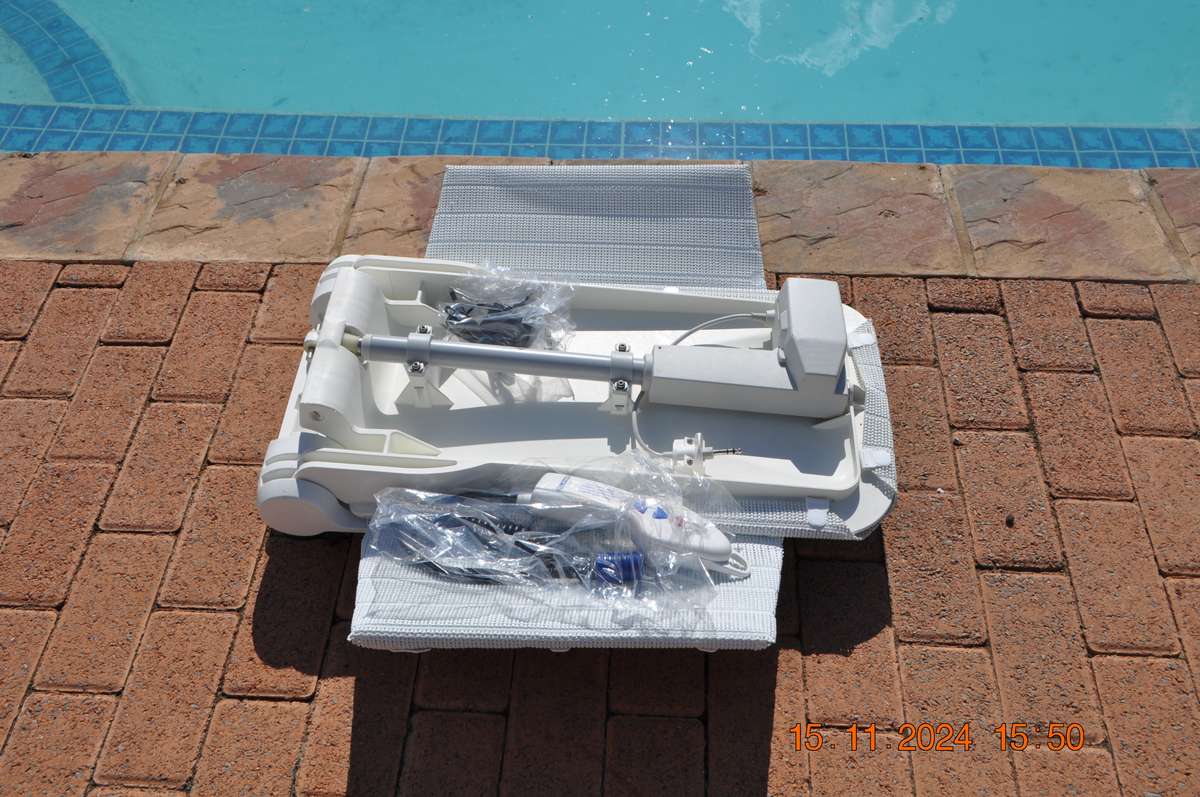 AquaTec Bath Lift Chair (like new)