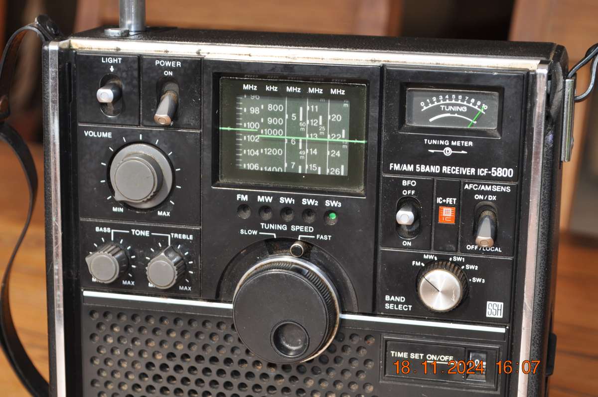 Vintage Sony ICF-5800H 5 Band Radio Sky Sensor Am Fm