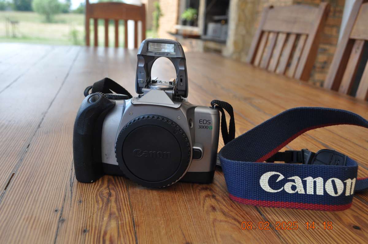 Vintage Canon 3000v 35mm Film Camera (body only)