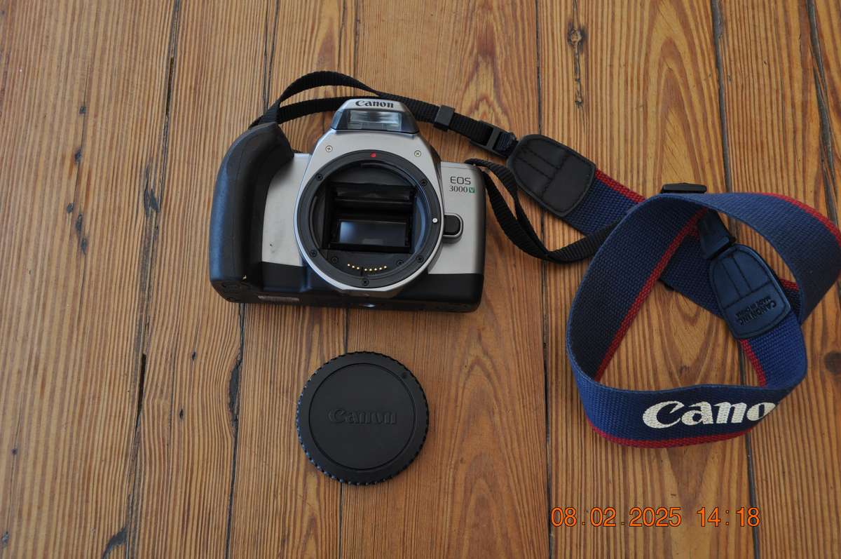Vintage Canon 3000v 35mm Film Camera (body only)